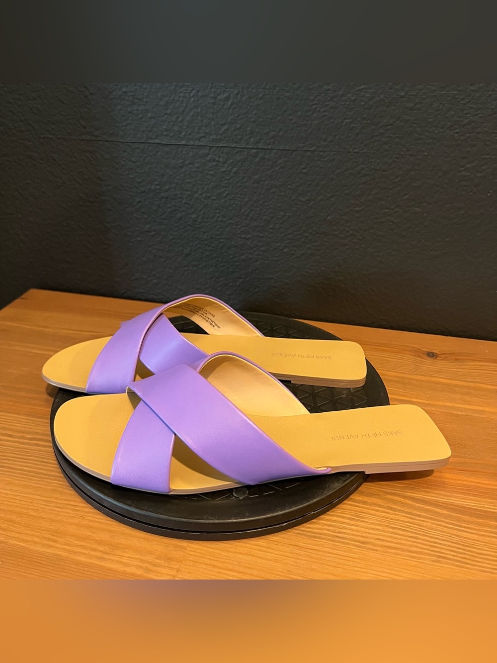 Saks Fifth Avenue Anne Women’s Purple Open Toe Flat Slip On Sandals Size 7.5